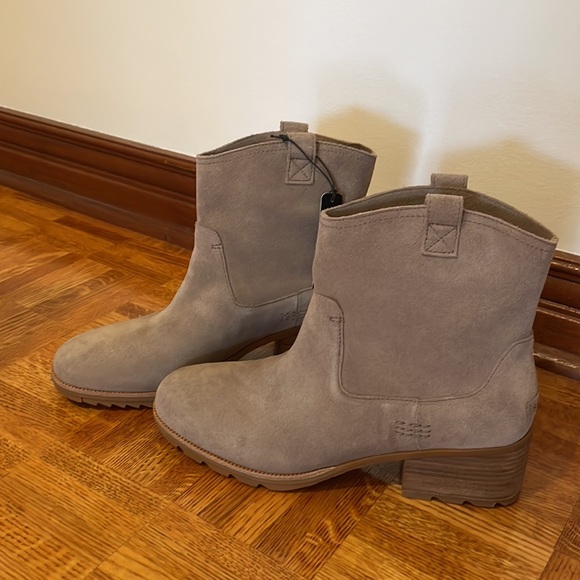 Sorel Cate waterproof taupe suede boots | Size 12 | NWT - Picture 2 of 9